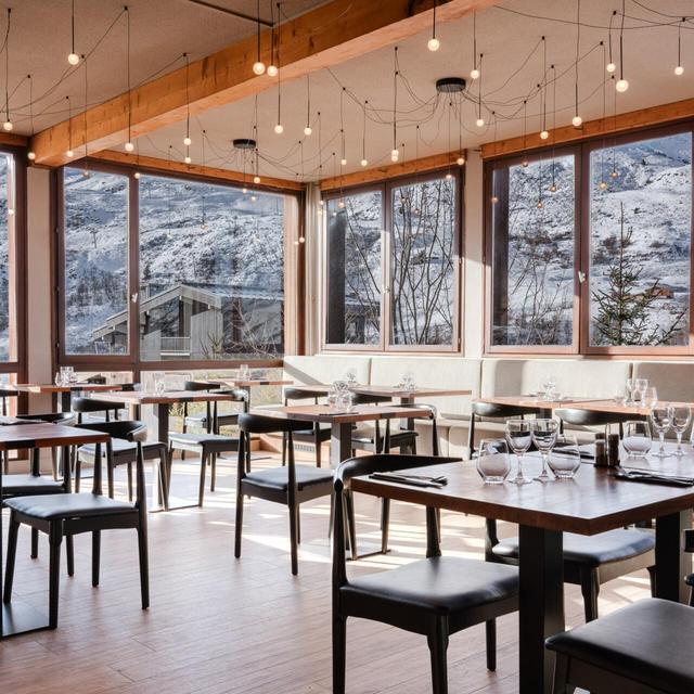 Alpeen Hotel