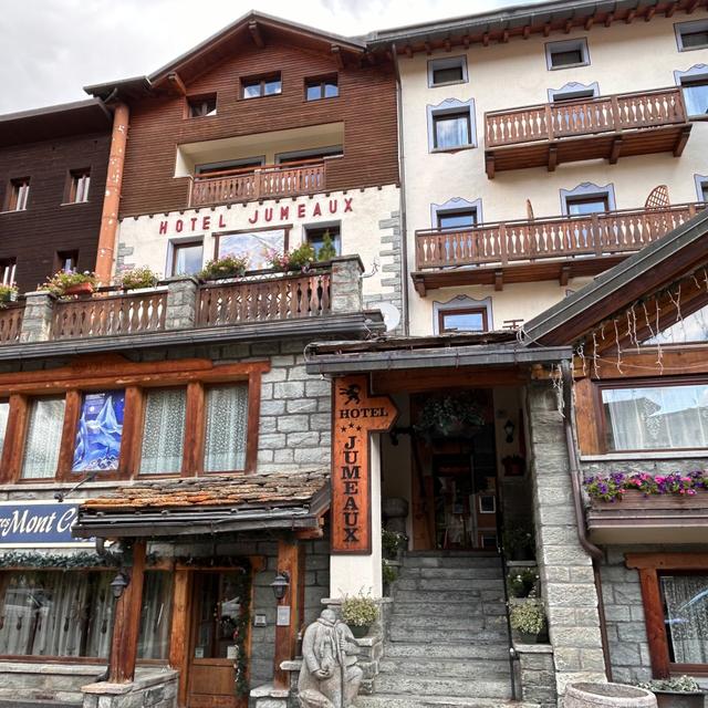 Hotel Jumeaux