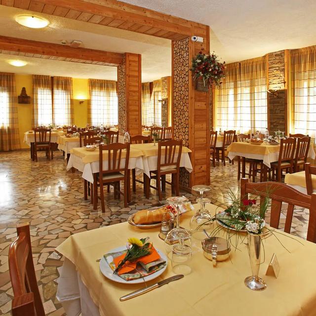 Hotel Holiday Debili